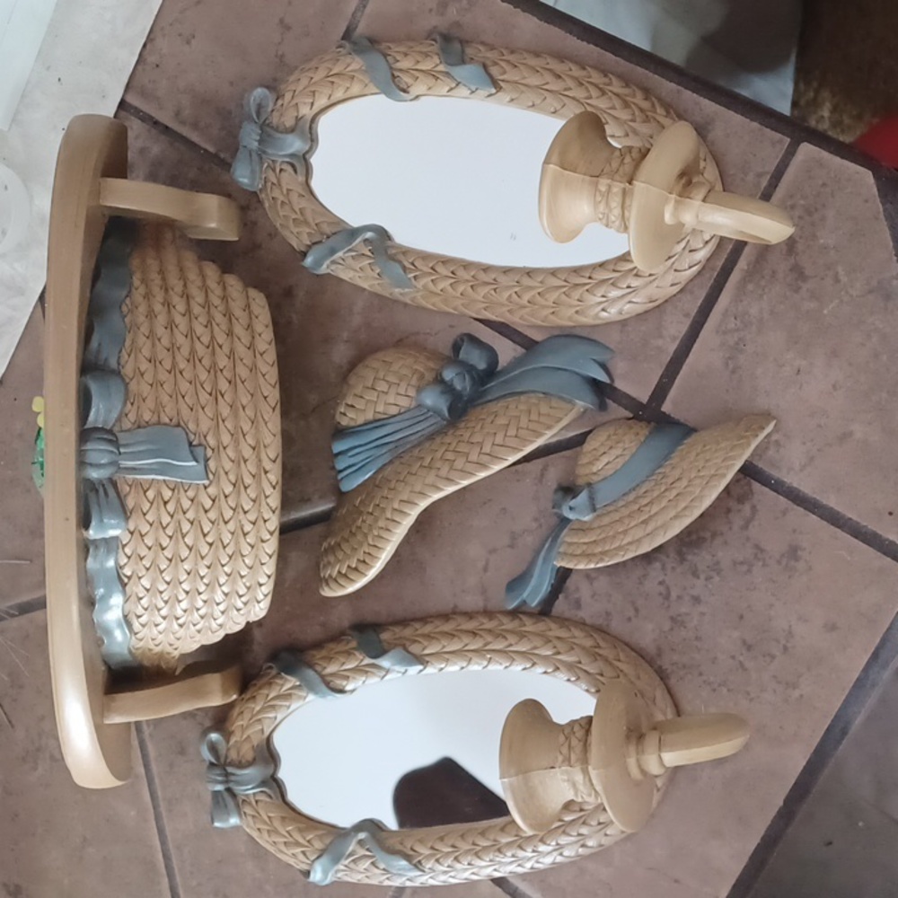 Mirror, hat, sconces and shelf décor